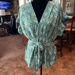 Max Studio Blouse, can be tied in front or back. V neck. Ruffled sleeves.